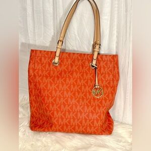 Pre-owned MICHAEL Michael Kors
MICHAEL Michael Kors Orange Signature Canvas tote